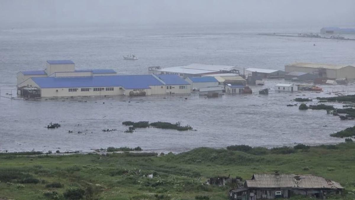 俄羅斯堪察加半島外海地震，首波海嘯已抵達俄羅斯北千島市。（圖／翻攝自X @TheBelaaz）