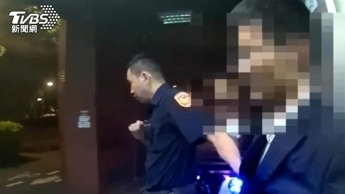 男子離開派出所後伏擊對方再度遭逮送辦。(圖/TVBS)
