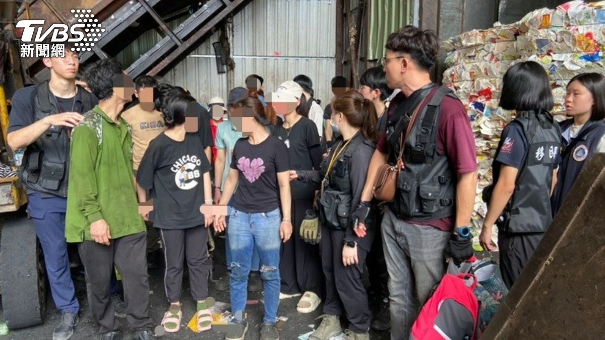 警方查獲45名越南籍移工。（圖／新北市專勤隊提供）
