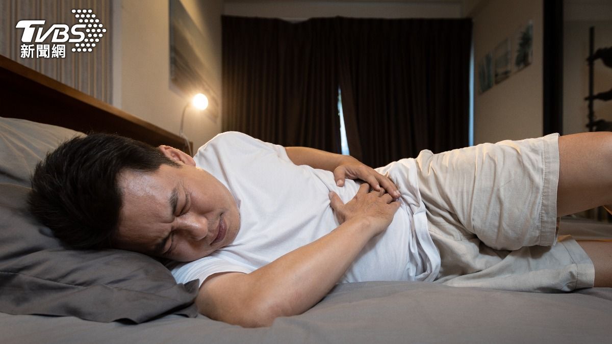 排便變細別輕忽！43歲男左腹悶痛　檢查竟「直腸癌」第三期