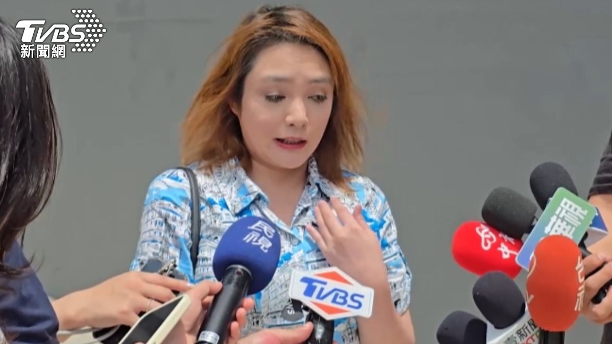 「酒國名花」凌威威澄清，自己拿刀僅是為了自保，沒有傷害他人。（圖／TVBS）