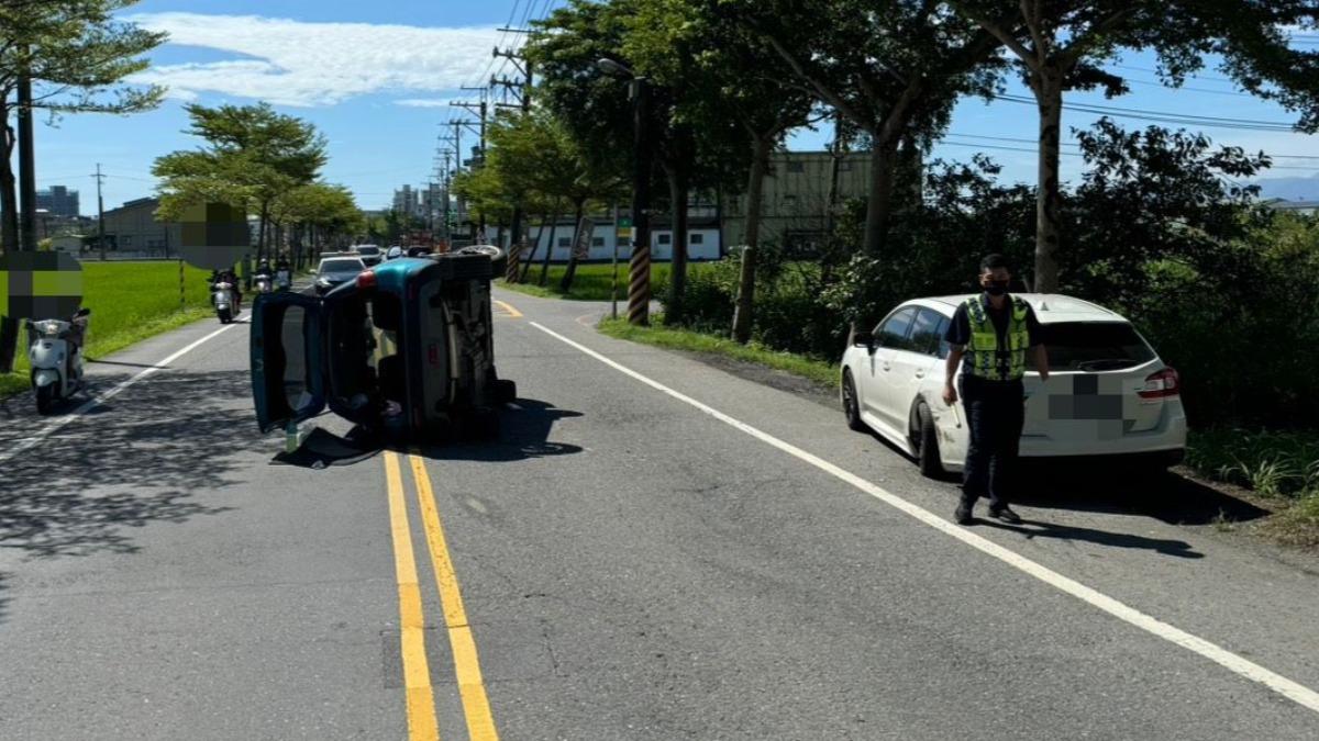 宜蘭大坡路驚見車翻,駕駛竟是酒駕。(圖/宜蘭分局)
