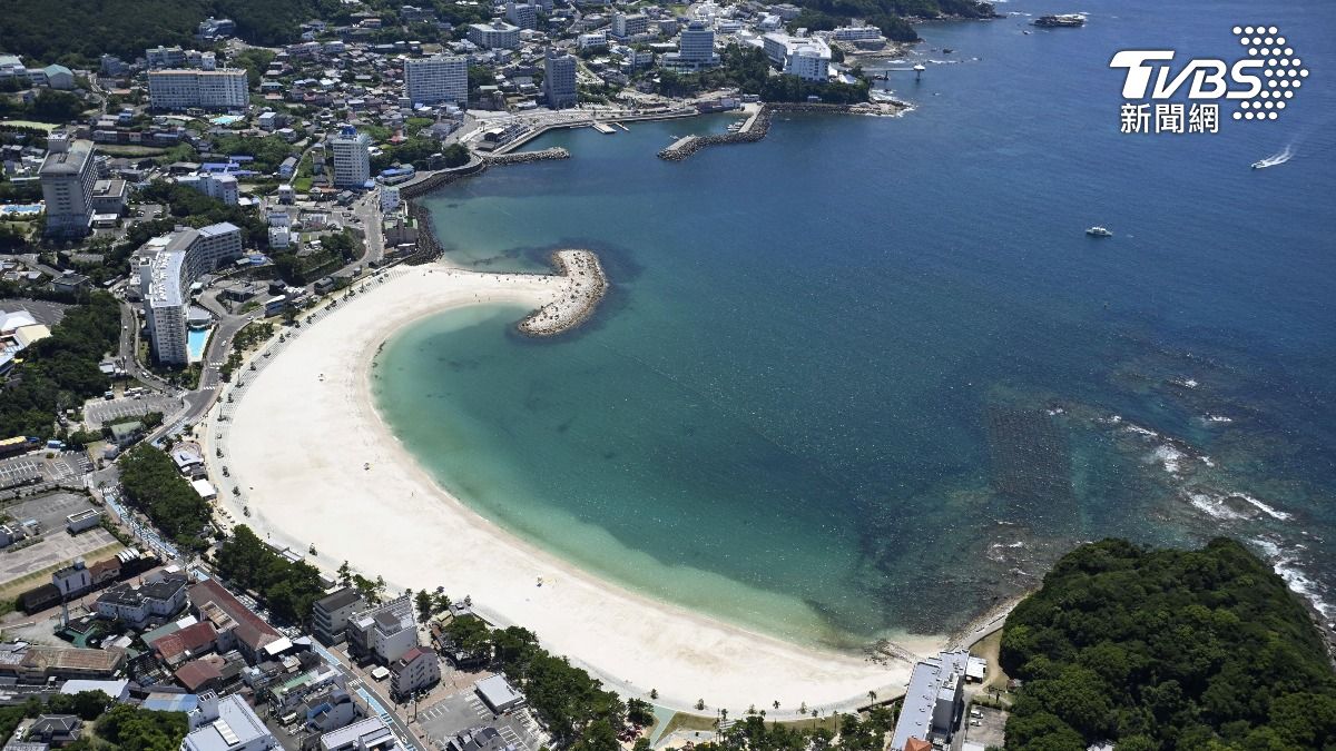 日本多地已觀察到40至60公分高的海嘯抵達。（圖／達志影像路透社）