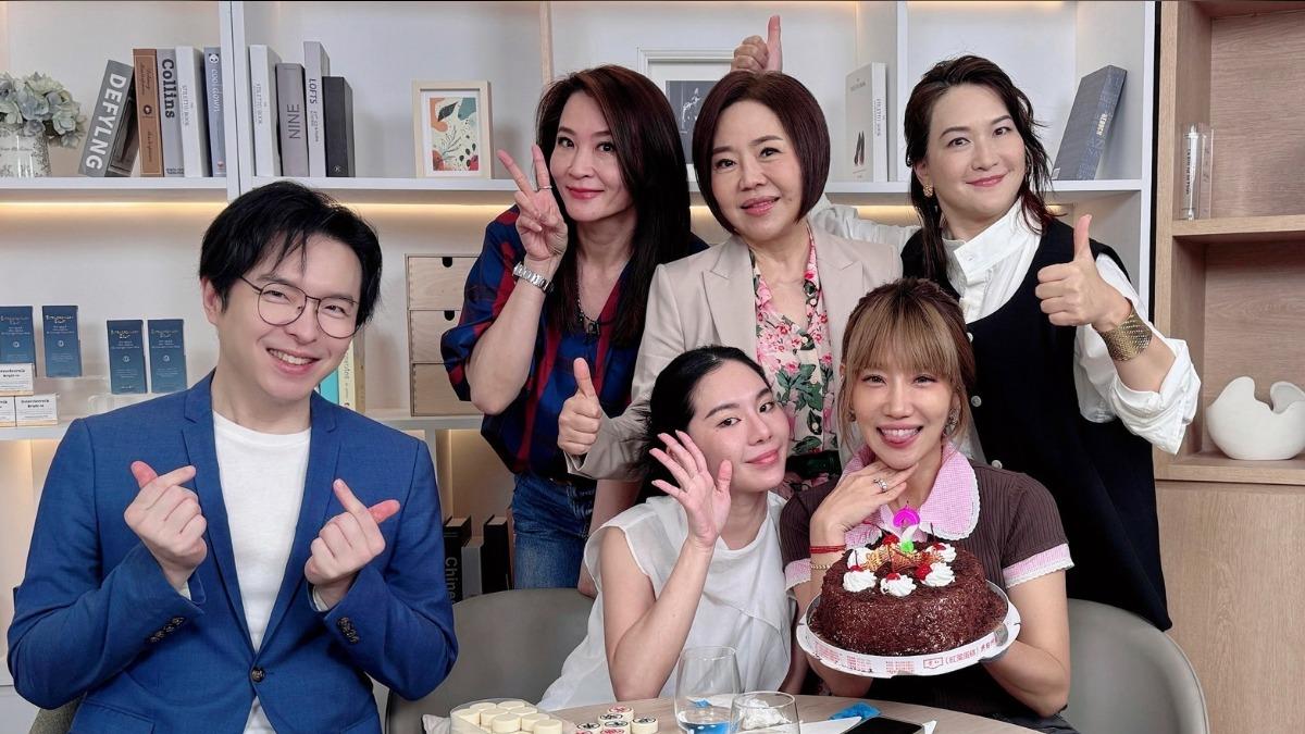 于美人日前邀請好友們上她的YouTube節目。(圖/美人加油讚提供)