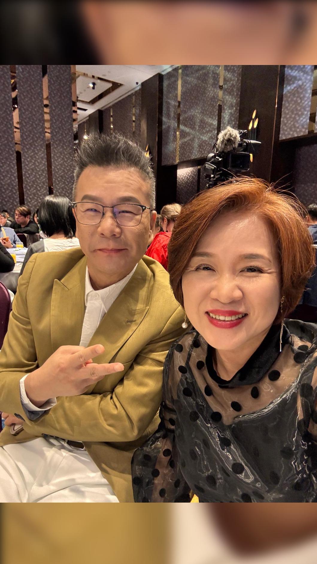 楊月娥(右)曬出與沈玉琳(左)的合照,為他加油打氣。(圖/翻攝自楊月娥臉書)