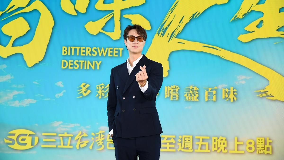 劉書宏首次接演台八,為此特別上台語課。(圖/三立提供)