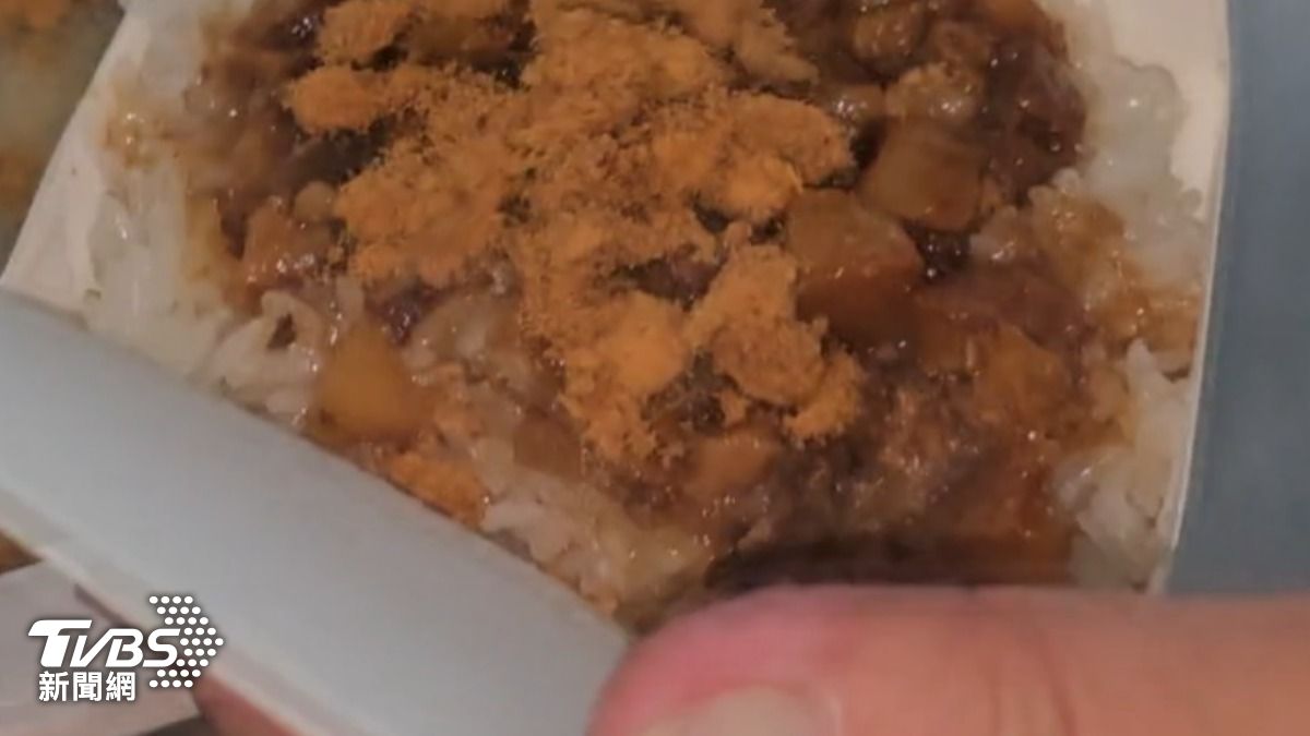 屏東一間肉燥飯,開業30年擁有不少死忠顧客。(圖/TVBS)