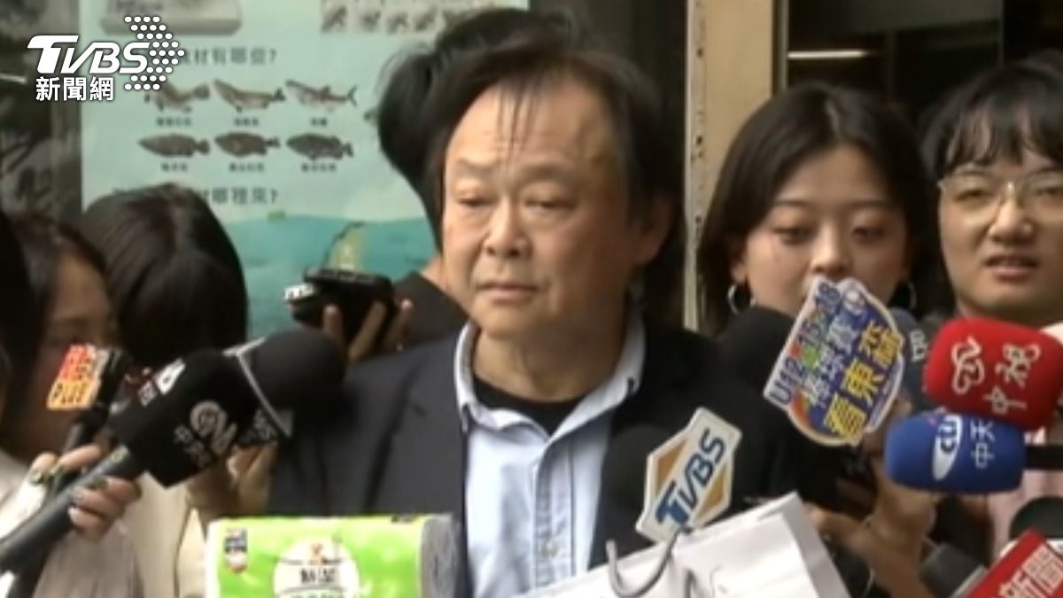 送衛生紙嗆柯建銘 王世堅:自己去擦屁股。(圖/TVBS)