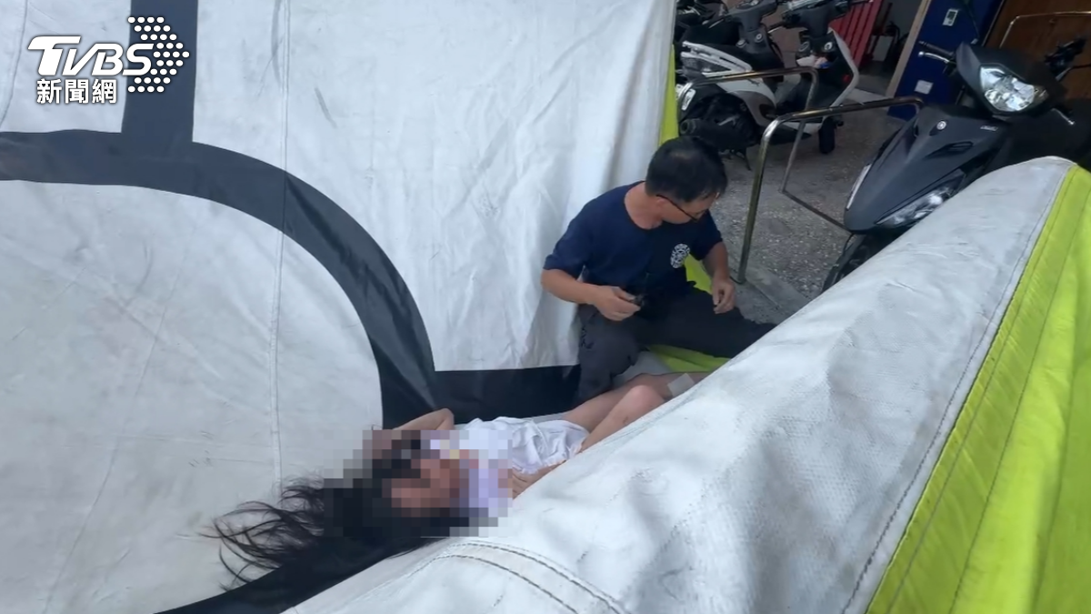 快訊/基隆女子躺3樓遮雨棚驚險墜落!氣墊神救援保住一命