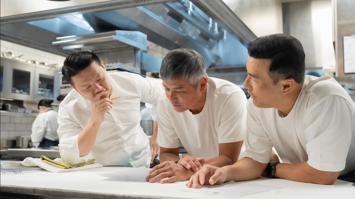 「大咖男星」餐廳當外場!規定嚴格身心緊繃 他進廚房不敢動