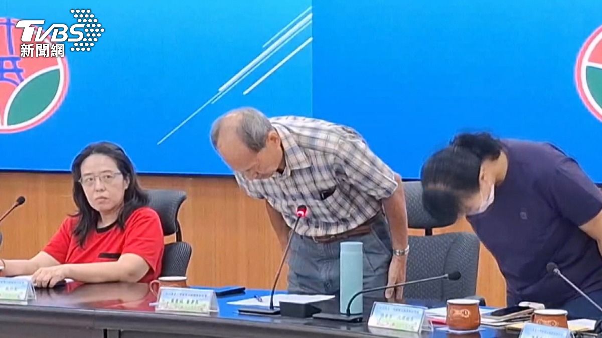 建台高中董事長葉雲城已向學生與家長鞠躬道歉。(圖/TVBS)