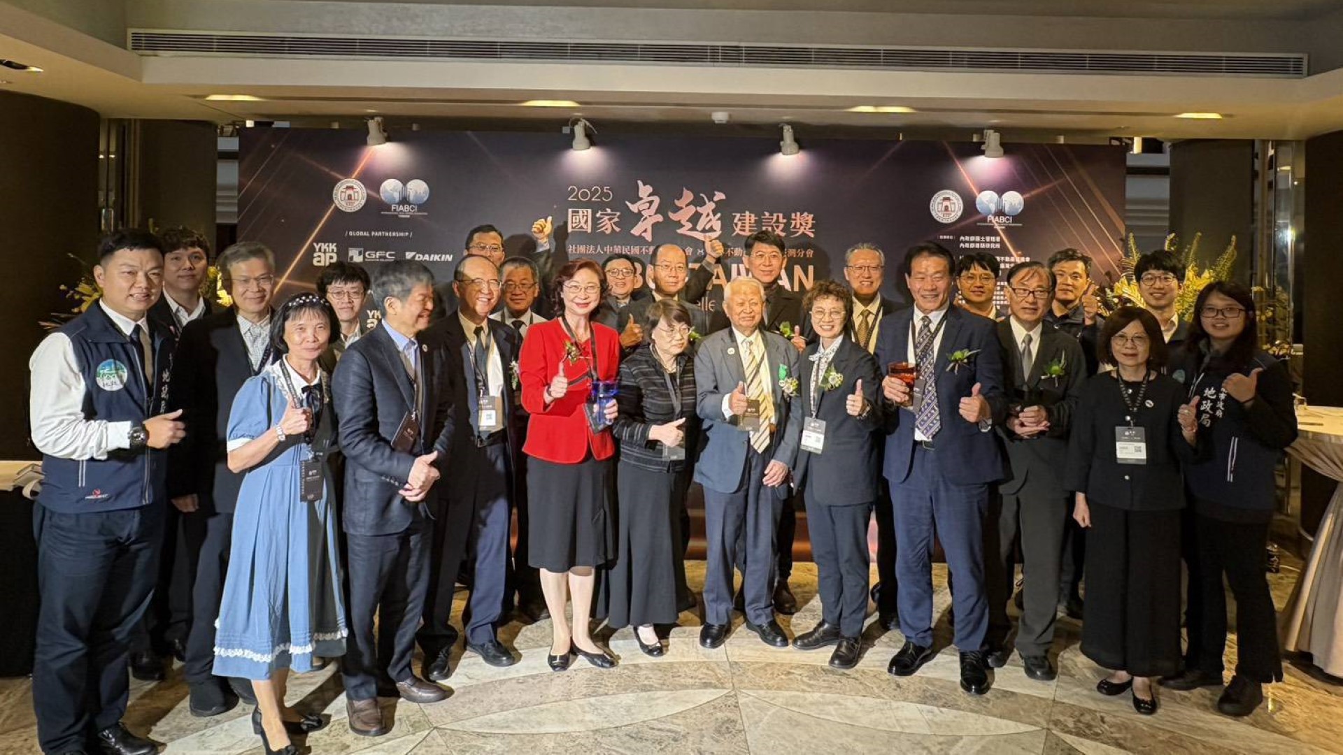 ▲2025國家卓越建設獎頒獎,得獎團隊合影。 (圖片來源:臺南市政府工務局)