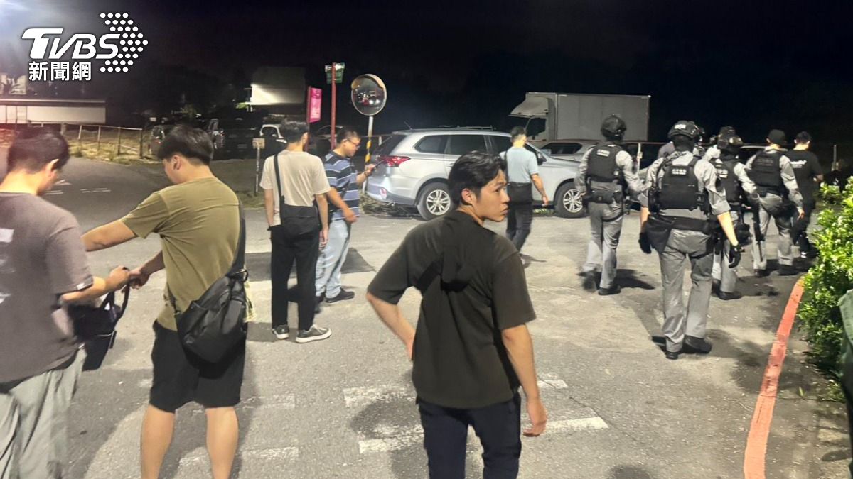 台北市刑大及信義分局警方早已掌握劉男逃亡動向,於五結鄉劉男親戚住家埋伏,成功將其逮捕。(圖/TVBS)
