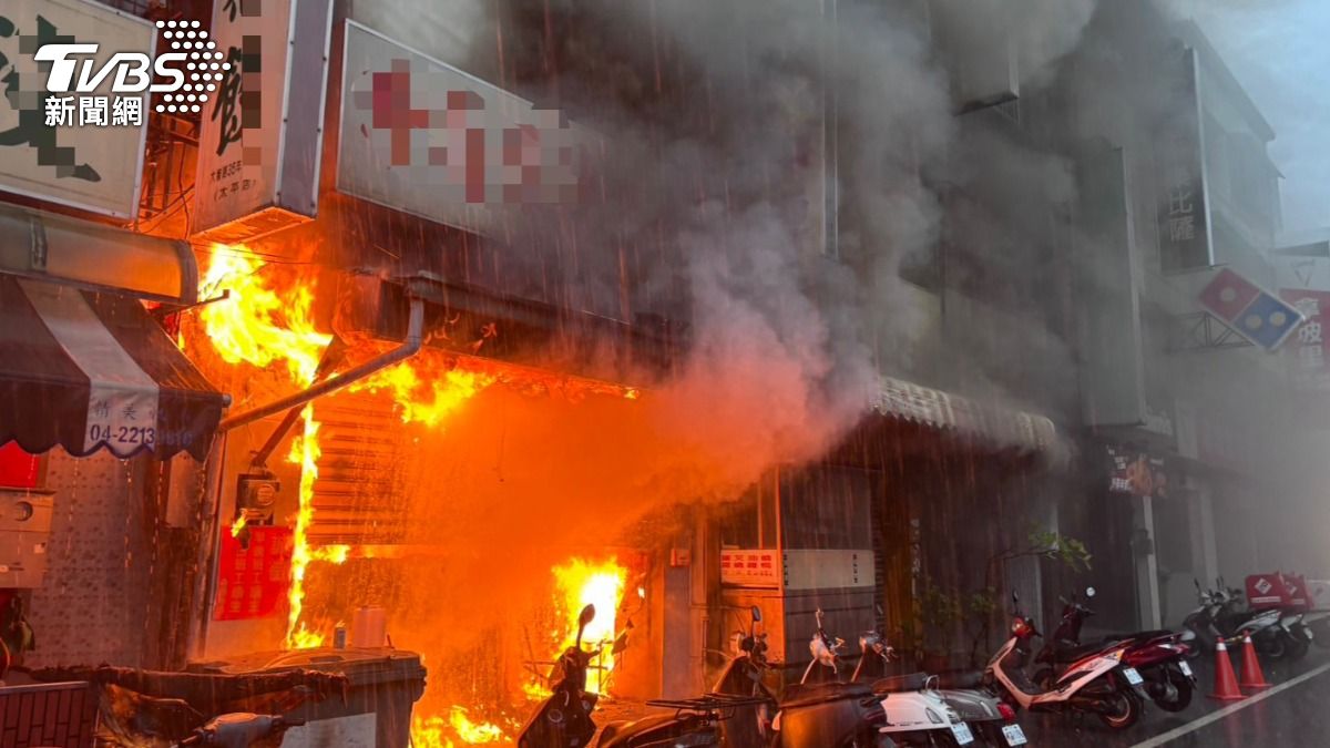 住宅一樓牛肉麵店失火。(圖/民眾提供)