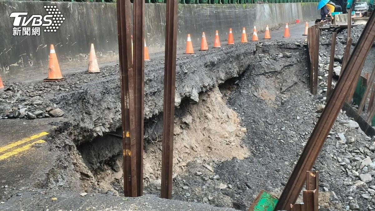 豪雨炸台東山區!東68線「地基遭掏空」道路斷 村落成孤島