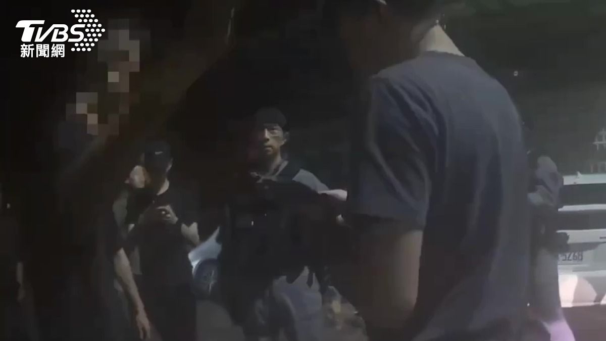 嫌犯逃回老家2小時後就被警方逮捕。(圖/TVBS)