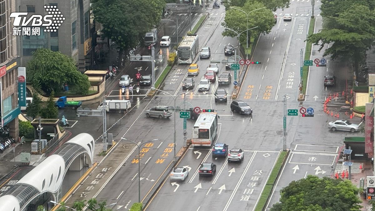 台中雨下不斷。(示意圖/陳祁攝)
