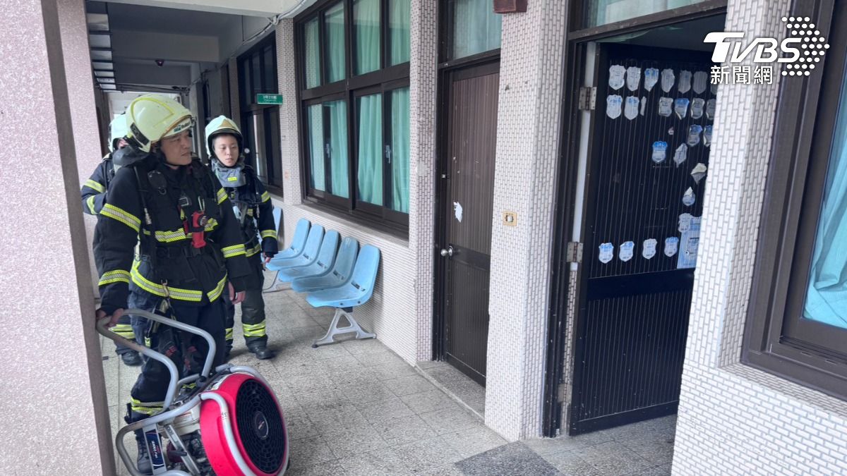 快訊/高雄女中火警!「教室噴黑煙」疑電子黑板走火 師生驚逃
