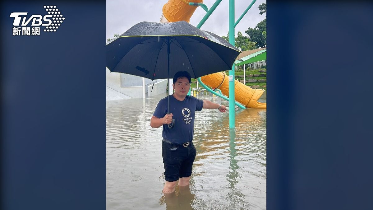 馬卡龍公園積水及膝。（圖／TVBS）