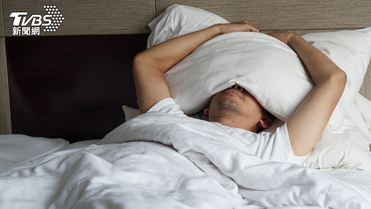 下雨就想賴床?「補眠習慣」其實超傷身 醫曝4大潛藏危機