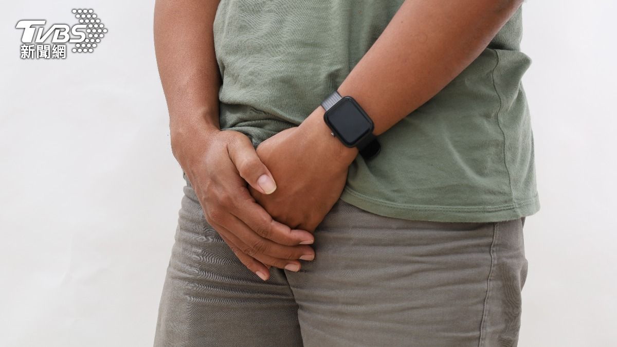 中國有名男子因為內褲不乾淨而「尿出一堆蟲」。(示意圖/達志影像shutterstock)