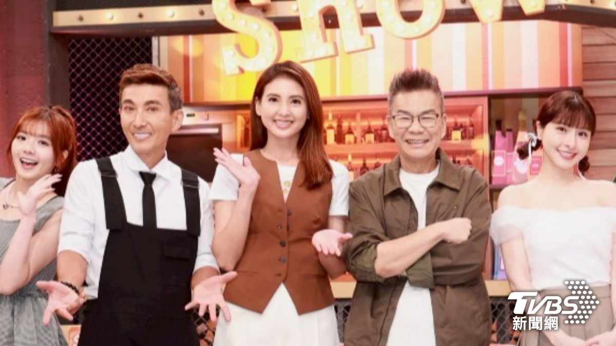 潘若迪(左二)前兩個禮拜才上《11點熱吵店。(圖/趙世平攝)