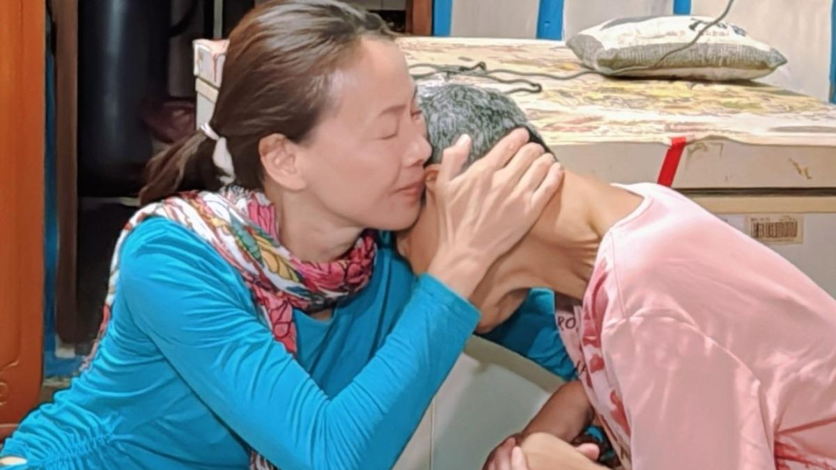 柯淑勤「淚擁腦麻女兒」!她提1請求惹鼻酸 心碎認無能為力