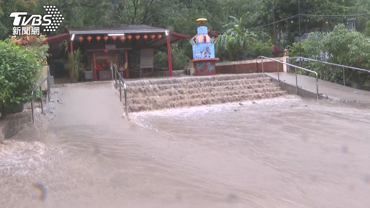高雄山區降雨量24小時內超過1000毫米,重創六龜、桃源等地區。(圖/TVBS)