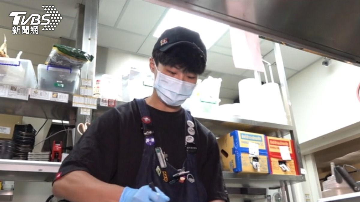 培訓SOP短時間上手，暑期打工即戰力人才。（圖／ＴＶＢＳ）