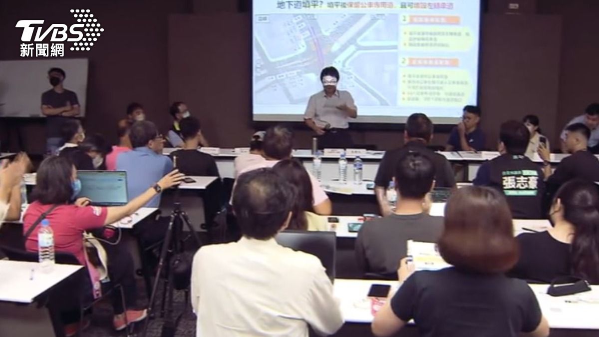 台北市公館圓環說明會。(圖/TVBS)