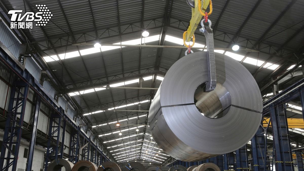 鋼板廠嚴重工安!500公斤鋼板高處突墜 日65歲作業員遭壓死