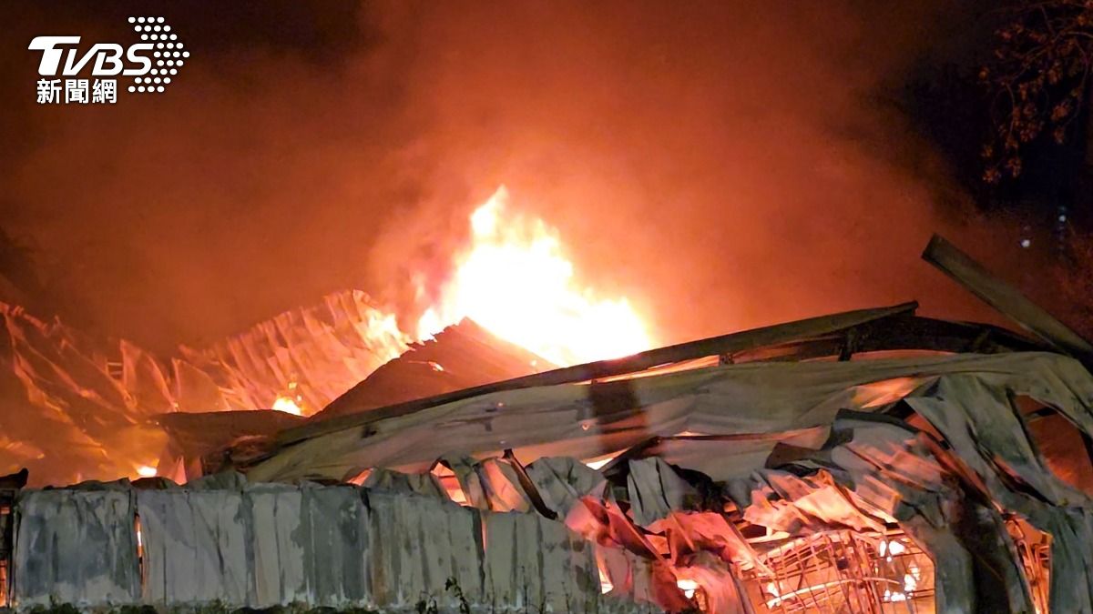 快訊／大園物流倉儲爆炸聲響不斷　千奇百怪電商貨全毀