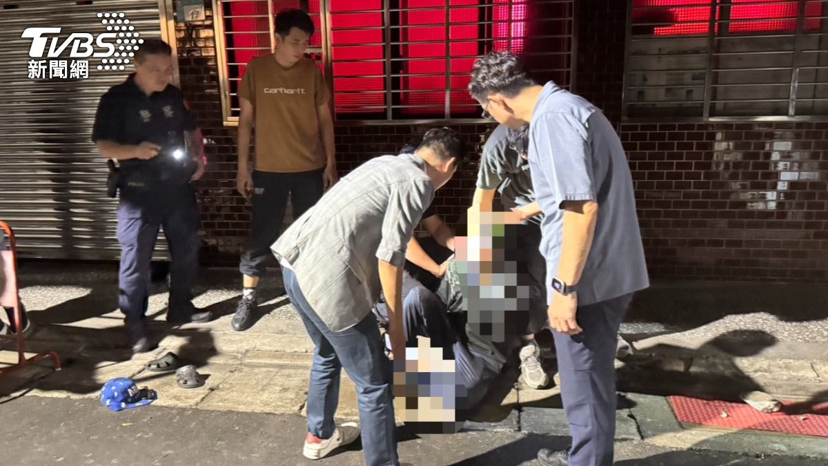 警方於昨（7月31日）晚間11時許鎖定29歲陳姓男子涉有重嫌，派員前往其住處將人逮捕。（圖／TVBS）