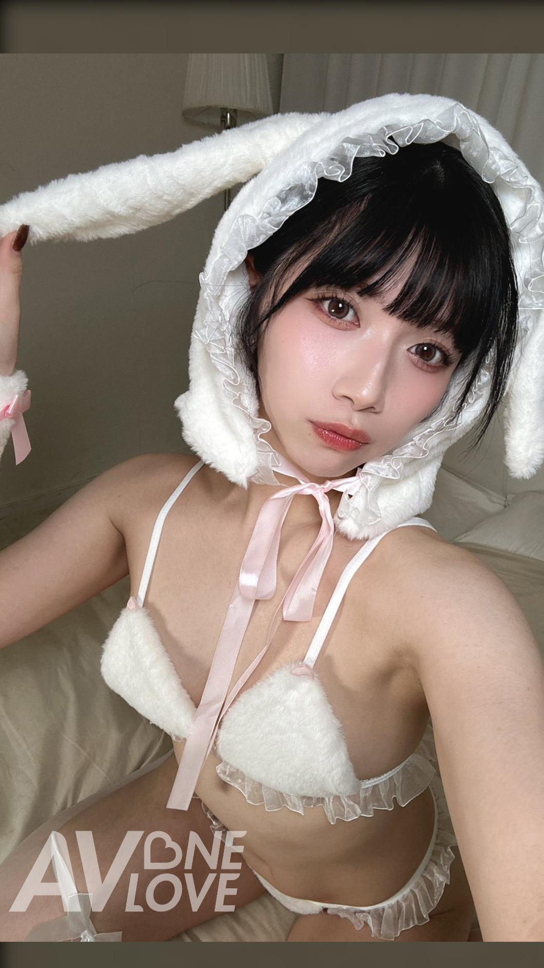 石原希望在疫情間投入AV行，作品表現橫掃排行榜成績優異。（圖／AV One Love萬楽提供）