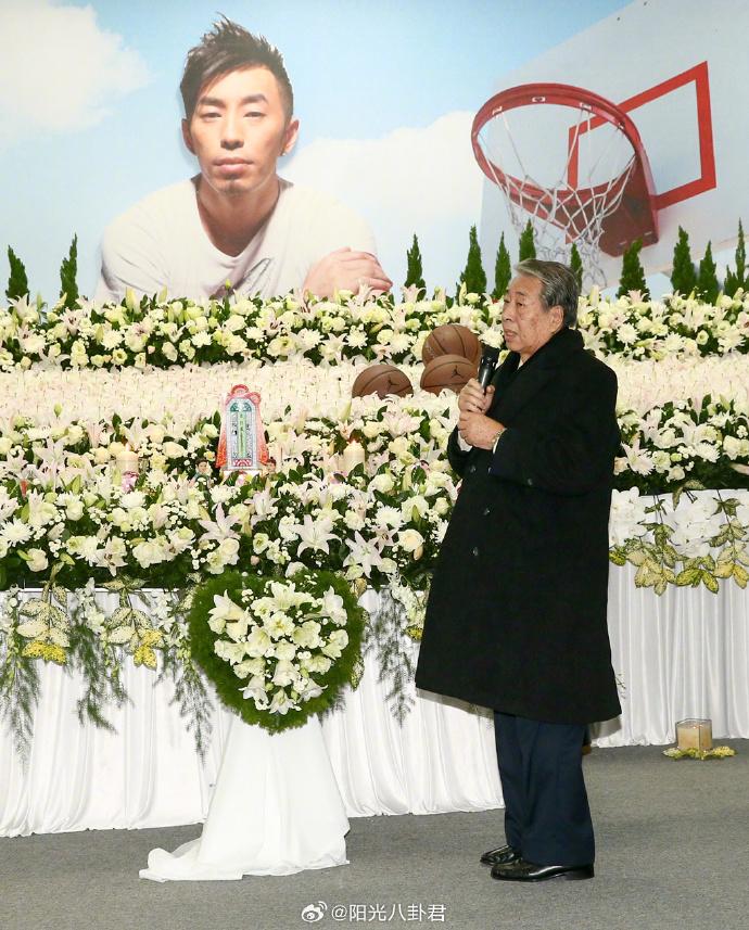 鄒森千里回台,參加兒子的告別式。(圖/翻攝自微博)