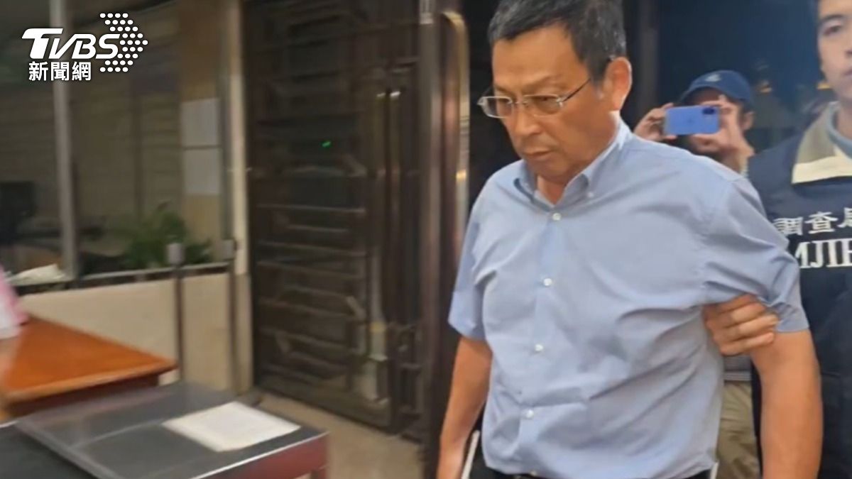 證人欣欣電子遊戲場記帳的林啓標到庭說明。(圖/陳冠宇攝)