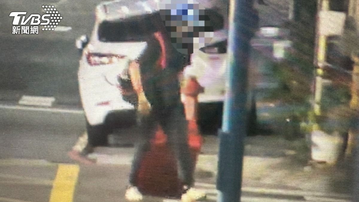 棄屍路線曝!新莊男疑「弒父裝行李箱」深夜淡定拖行外出