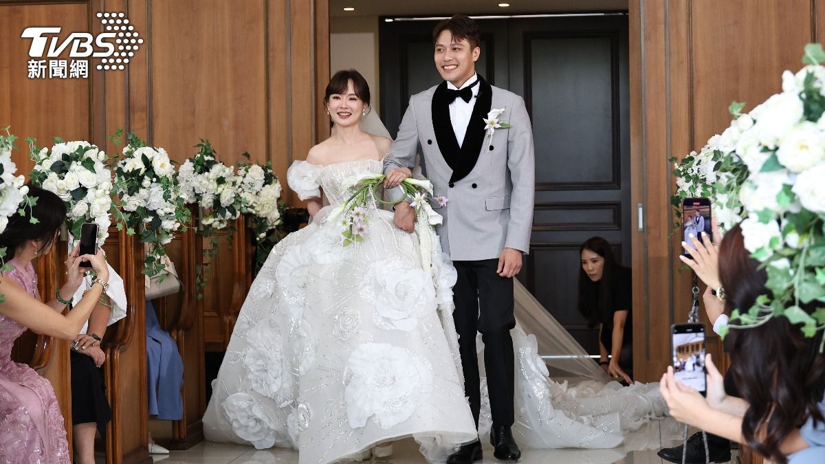 直擊/張睿家浪漫大婚!甜蜜告白超正愛妻「牽著妳的手永不缺席」