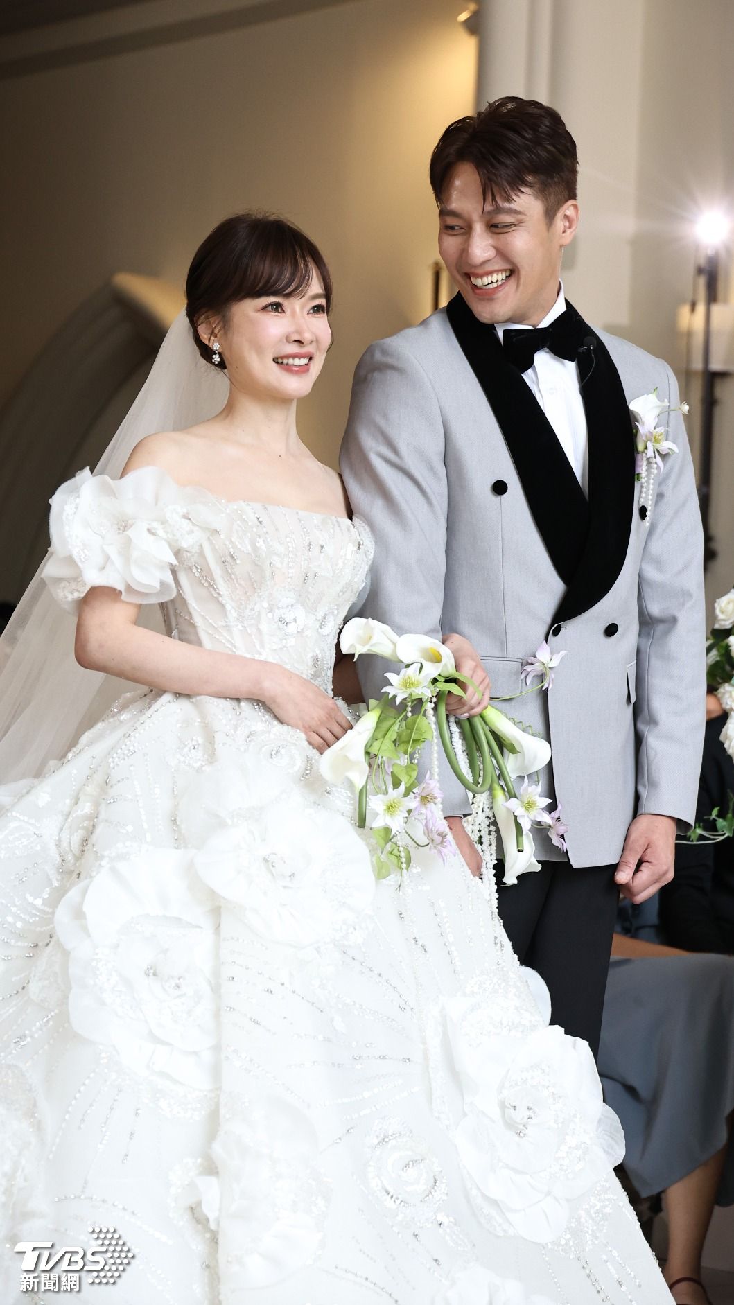 張睿家(右)、黃安若時隔6年補辦婚宴。(圖/張哲鳴攝)