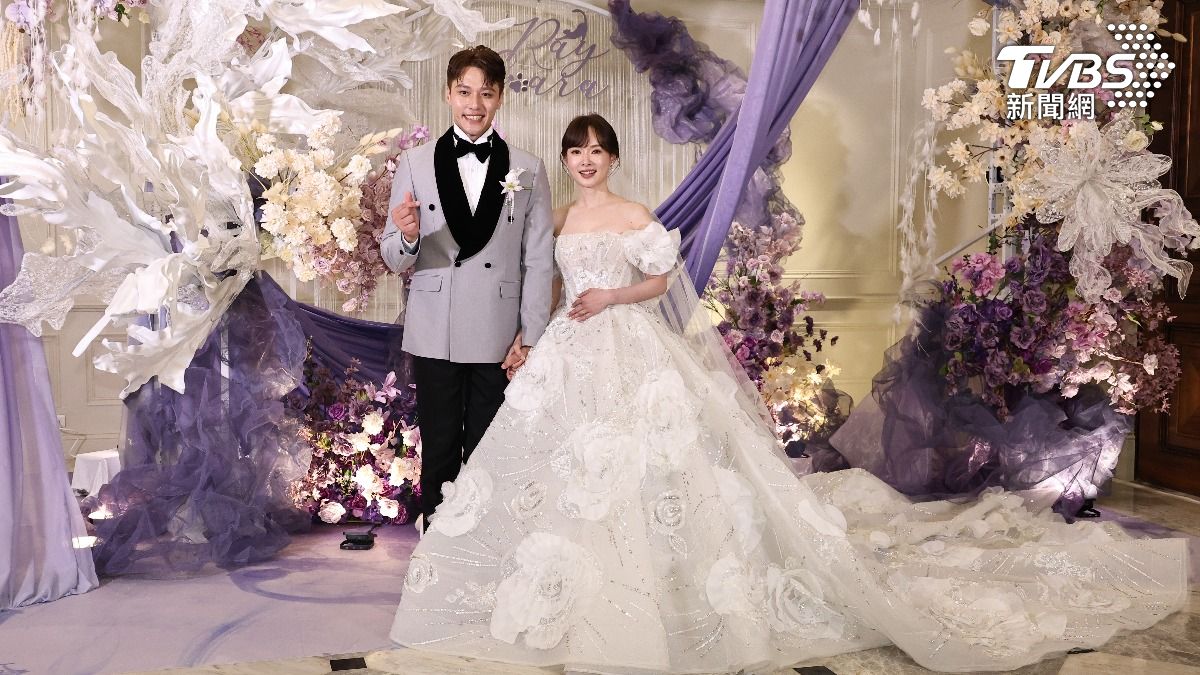 張睿家（左）、黃安若登記結婚6年甜蜜大婚。（圖／張哲鳴攝）