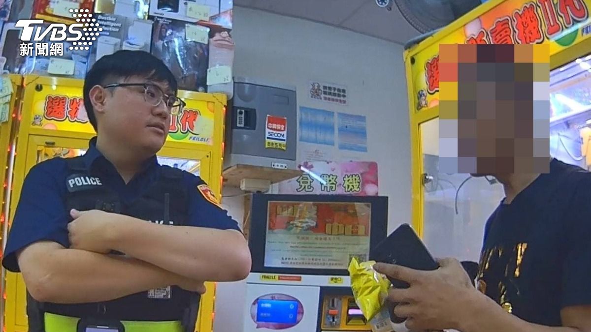 吳姓男子落網，身上還被搜出依托咪酯煙彈。（圖／TVBS）