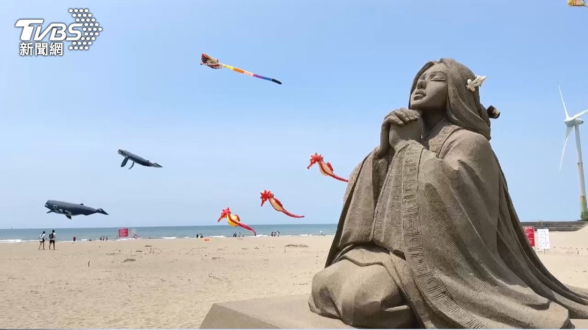 沙雕噴環保膠,祈禱少女沙雕完好無損!(圖/TVBS)