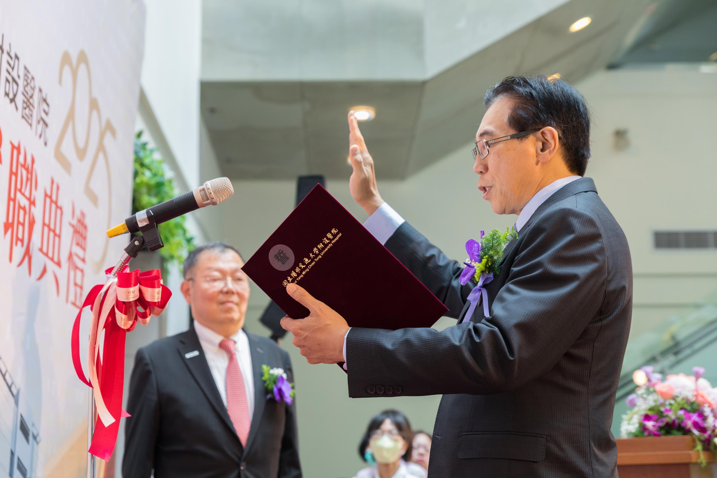 黃志賢院長以「幸福、榮耀、價值」六字箴言,擘劃醫院的發展藍圖。(圖/國立陽明交通大學附設醫院提供)