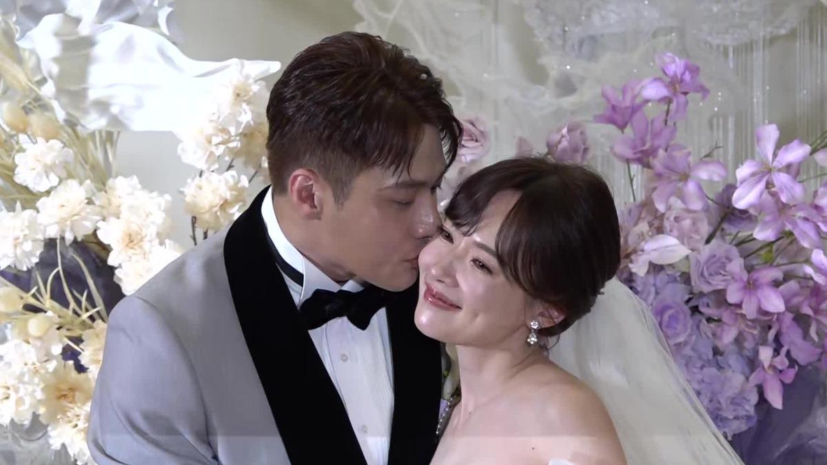 張睿家、黃安若完成婚禮。（圖／TVBS）