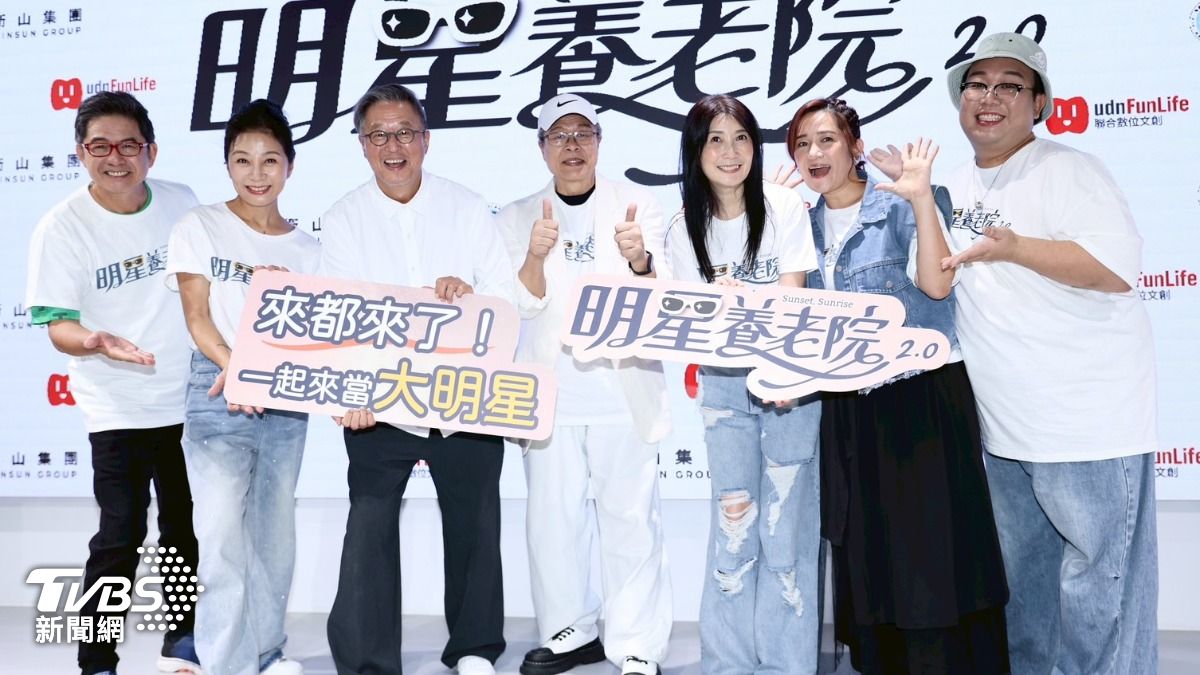 左起洪都拉斯、方文琳、王偉忠、楊烈、黃嘉千、羅美玲、泰國娘娘出席舞台劇《明星養老院》2.0記者會。（圖／陳郁文攝）