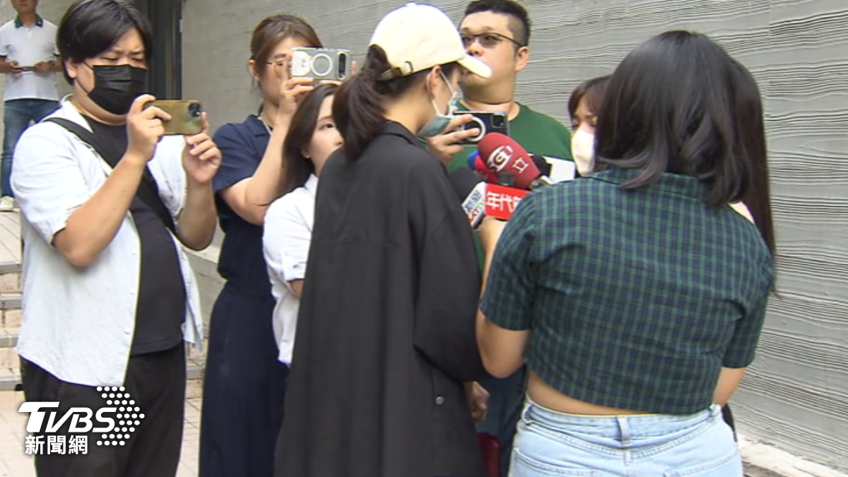 姊姊遭前男友刺殺30刀身亡，死者妹陪同解剖首度受訪。（圖／TVBS）