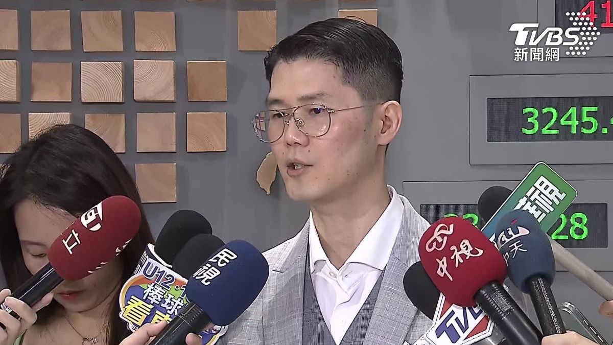 關稅20%台股殺!一度挫374點,終場收跌108點。(圖/TVBS)