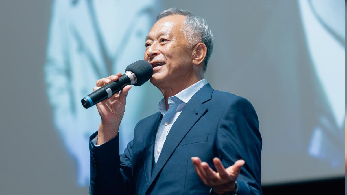 不畏豪大雨抵台 香港教父級名導喊話「請大家批評《鎗火》」