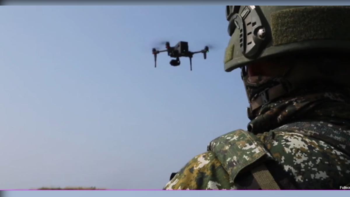 多款軍用商規無人機,已陸續交付國軍各部隊使用,並於漢光演習中公開亮相。(圖/軍聞社)