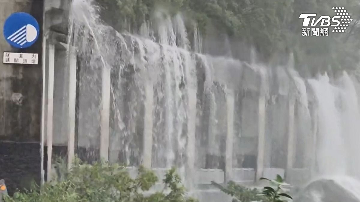 豪雨泥流肆虐,屏東山區疏散798人。(圖/TVBS)